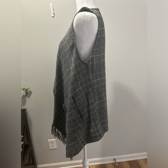 Democracy Womens Gray Plaid Fringe Edge Draped Sleeveless Vest Small - Picture 5 of 12